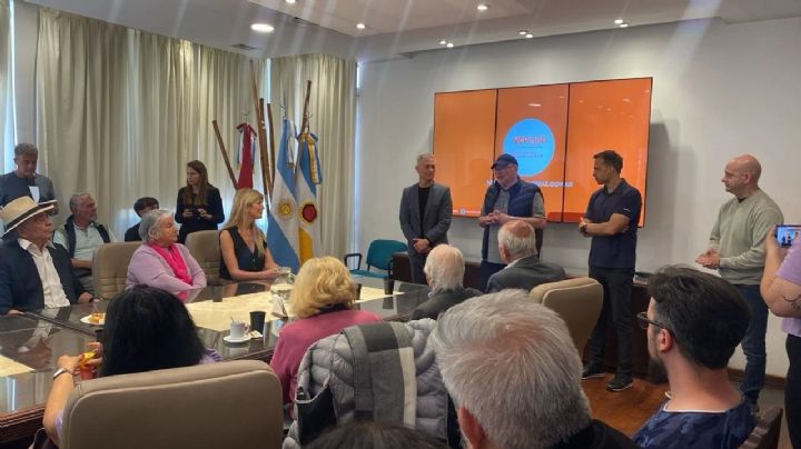 Homenaje a figuras literarias y culturales en emotiva ceremonia
