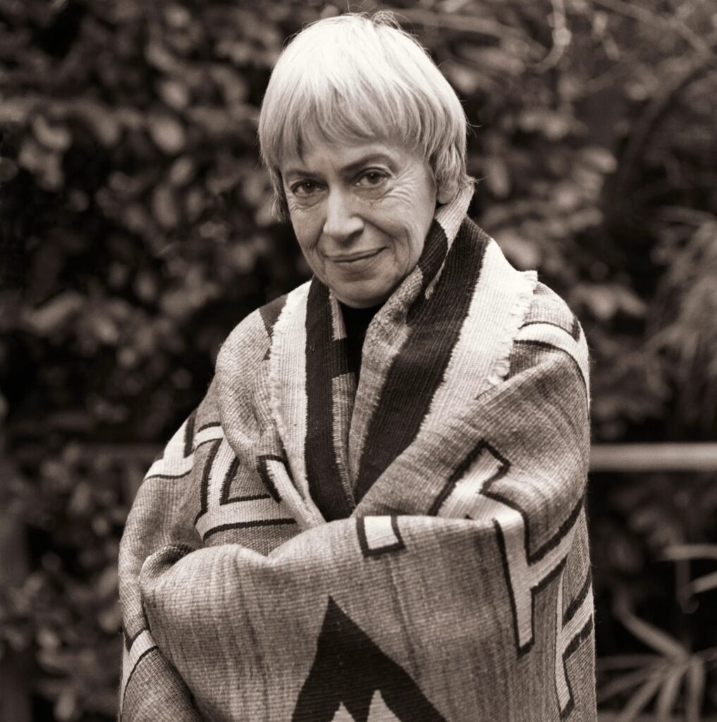 La escritura de Úrsula K. Le Guin: maestra pionera de la fantasía y la ciencia ficción