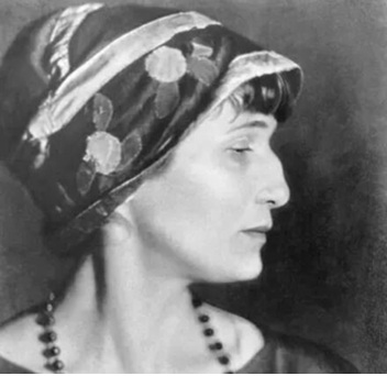 Anna Ajmátova: la voz que desafió el silencio