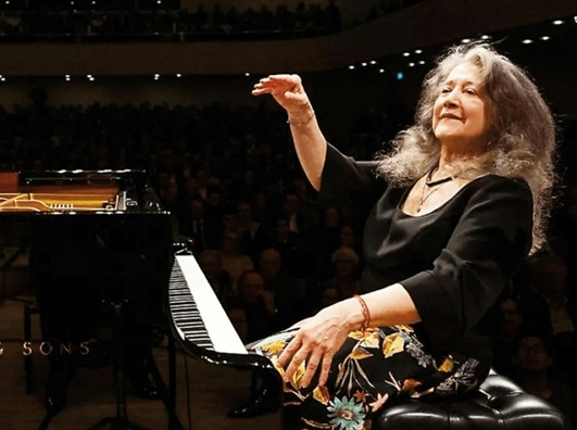 Felices 84 años Martha Argerich, reina y señora de los teclados